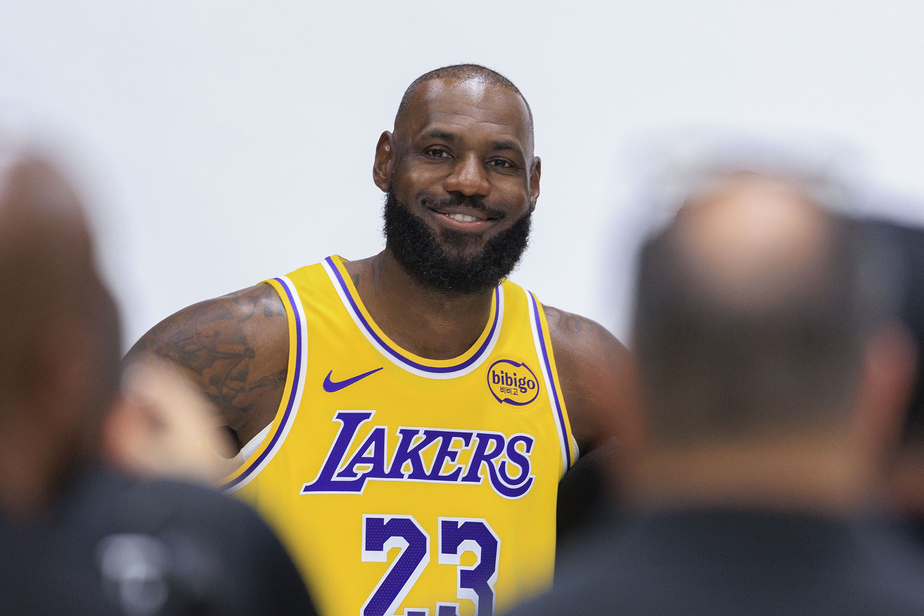 坐骨神经痛！Shams：詹姆斯将耐心恢复 计划11月中旬复出